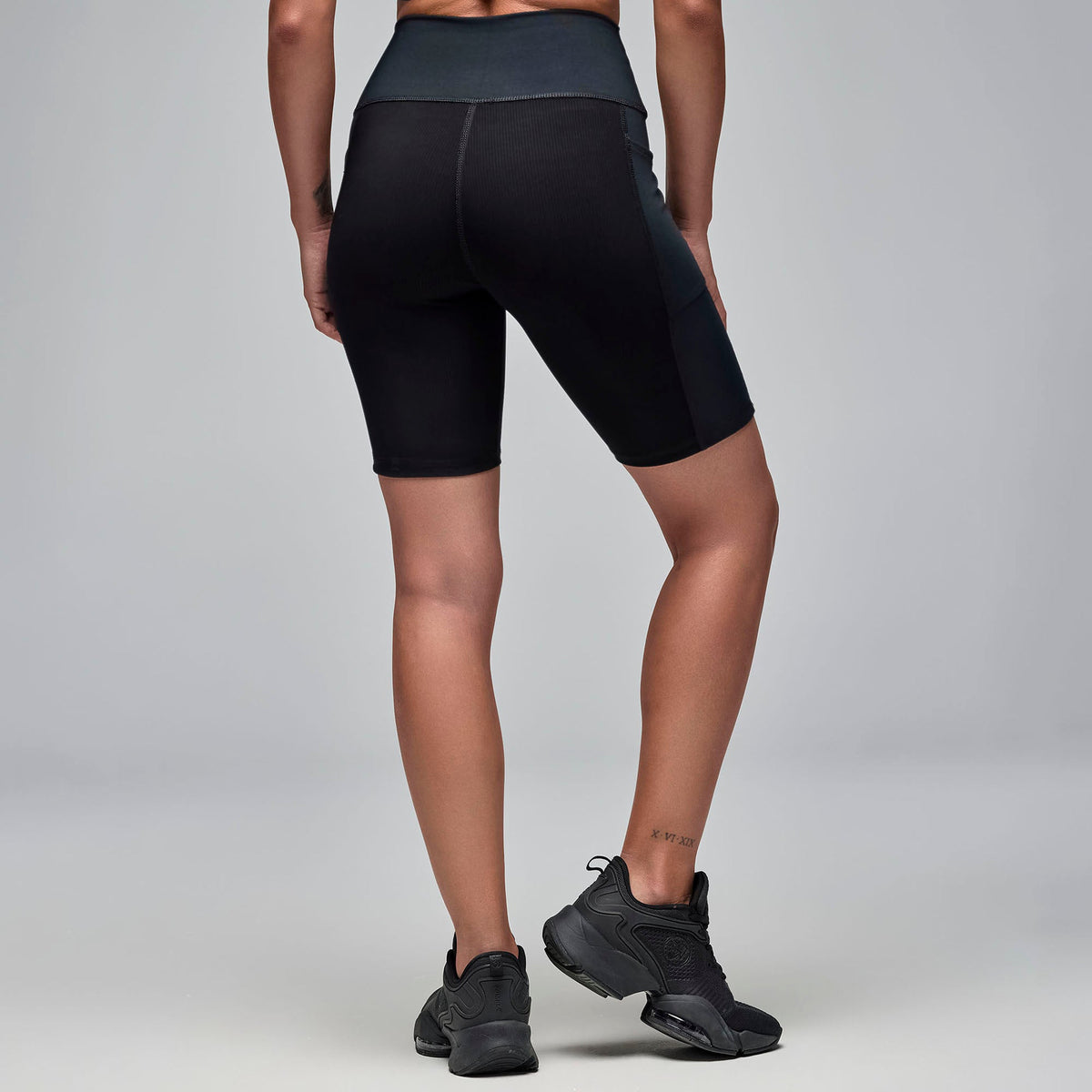 STRONG iD High Waisted Biker Shorts With Pockets - Black S1B000087