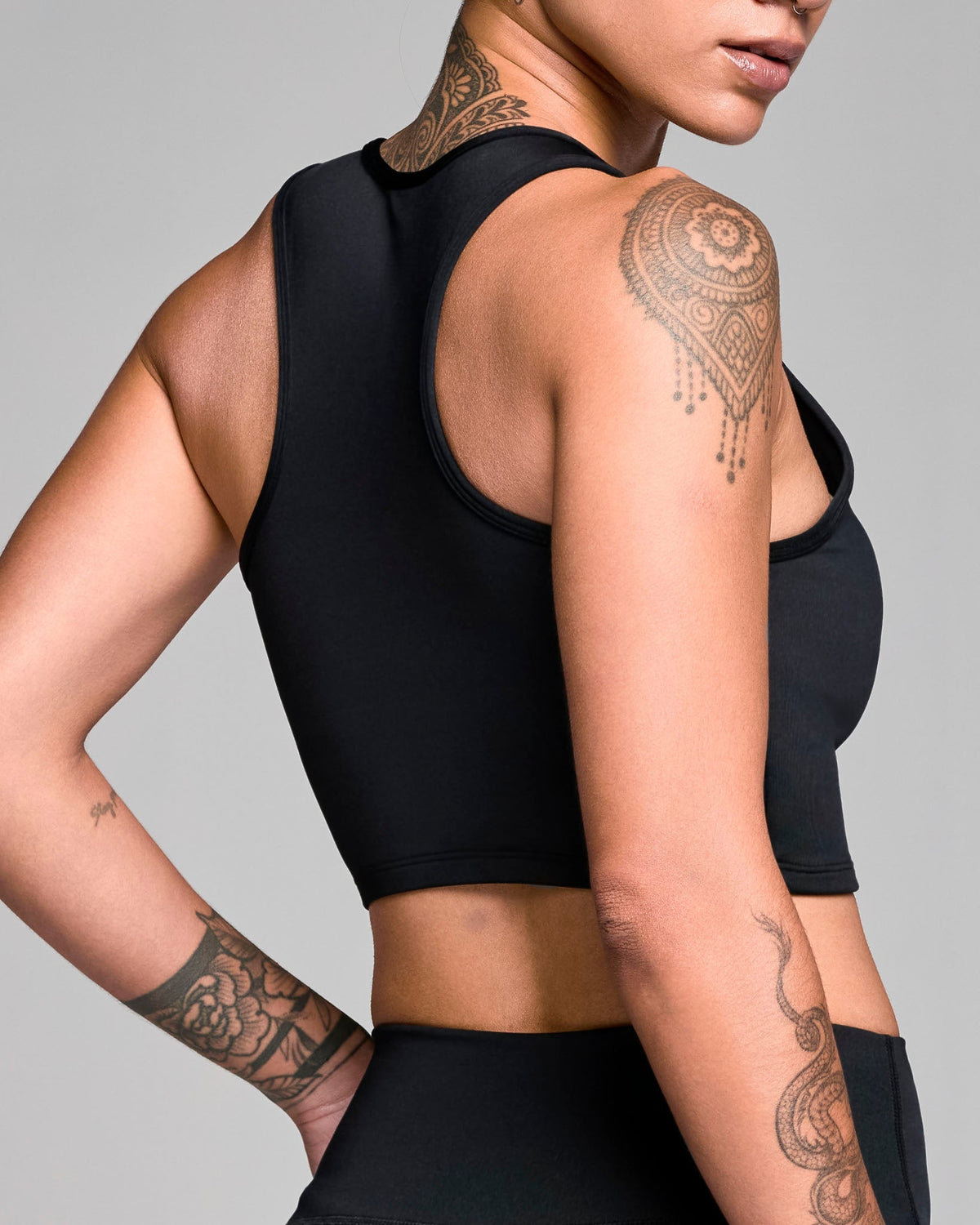 STRONG iD High Neck Lined Crop Tankr -Bold Black S1T000088