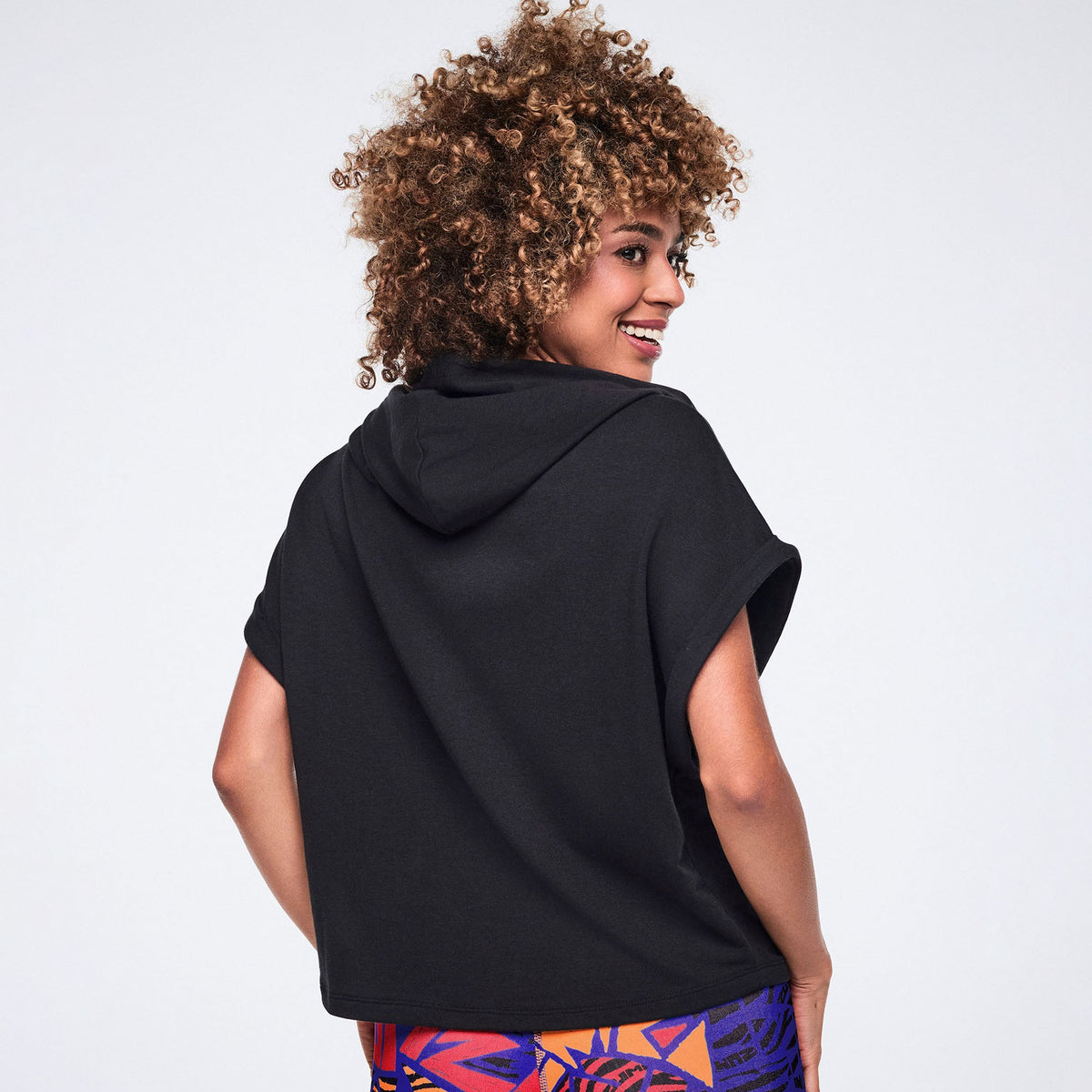 Wildbeat Short Sleeve Crop Pullover Hoodie - Bold Black Z1T001127