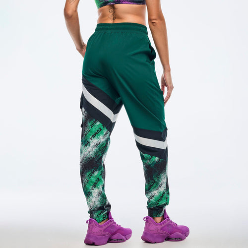 Apres Zumba Men's Woven Cargo Pants - Black/Green Z2B000090